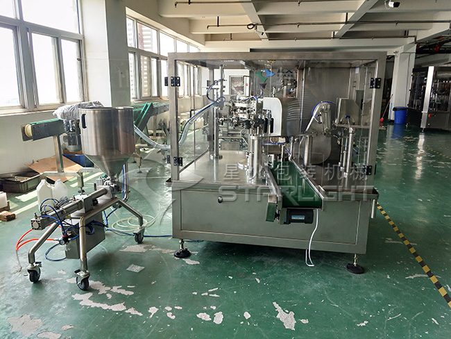 全自動調(diào)味醬包裝機(jī)廠房內(nèi)實拍展示